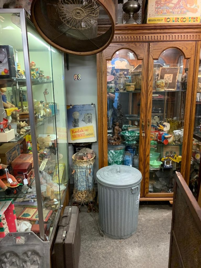 Antique Stores in Denver: Renningers Antique Market Adamstown