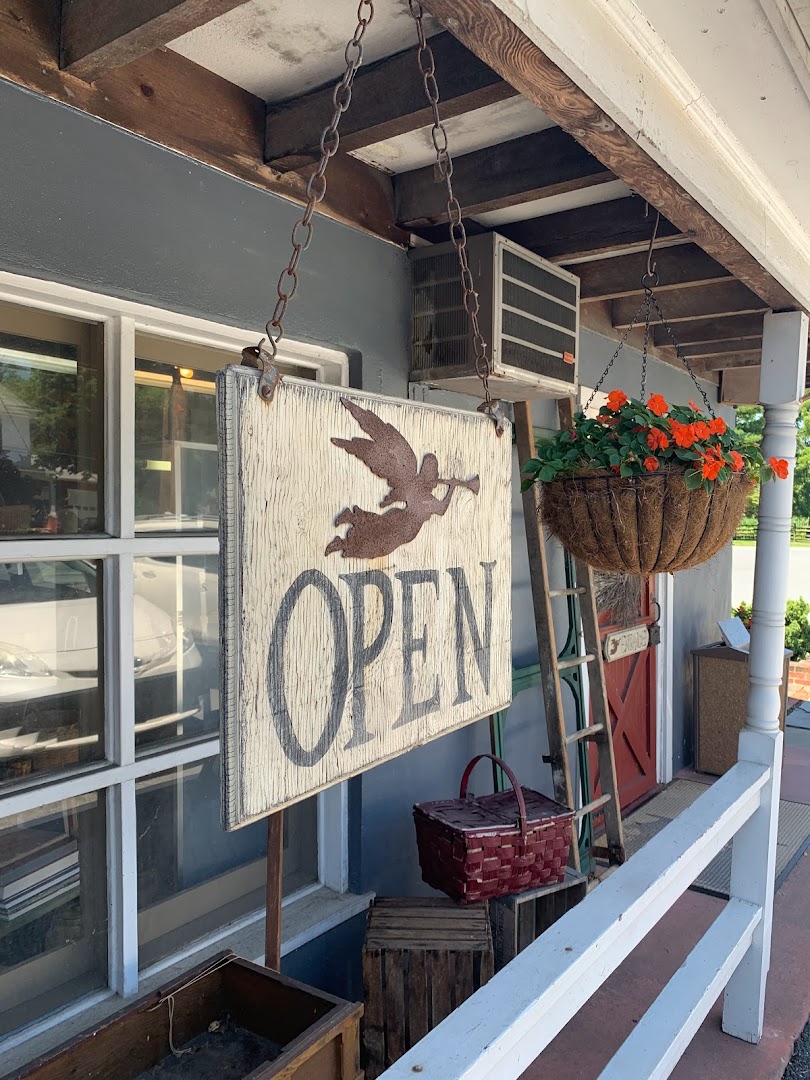 Antique Stores in Paradise: Paradise Village Antiques