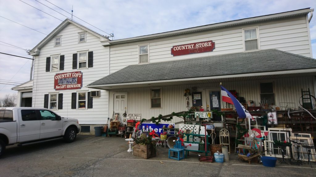 Antique Stores in Ronks: Country Loft Antiques