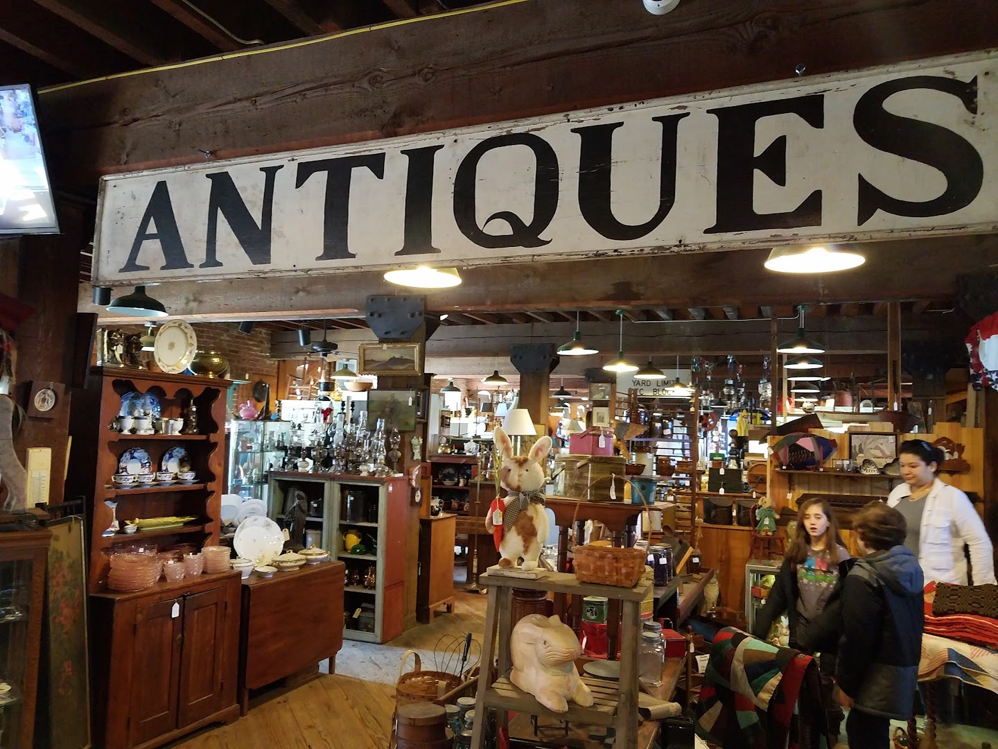 Antique Stores in Strasburg: Strasburg Antique Market