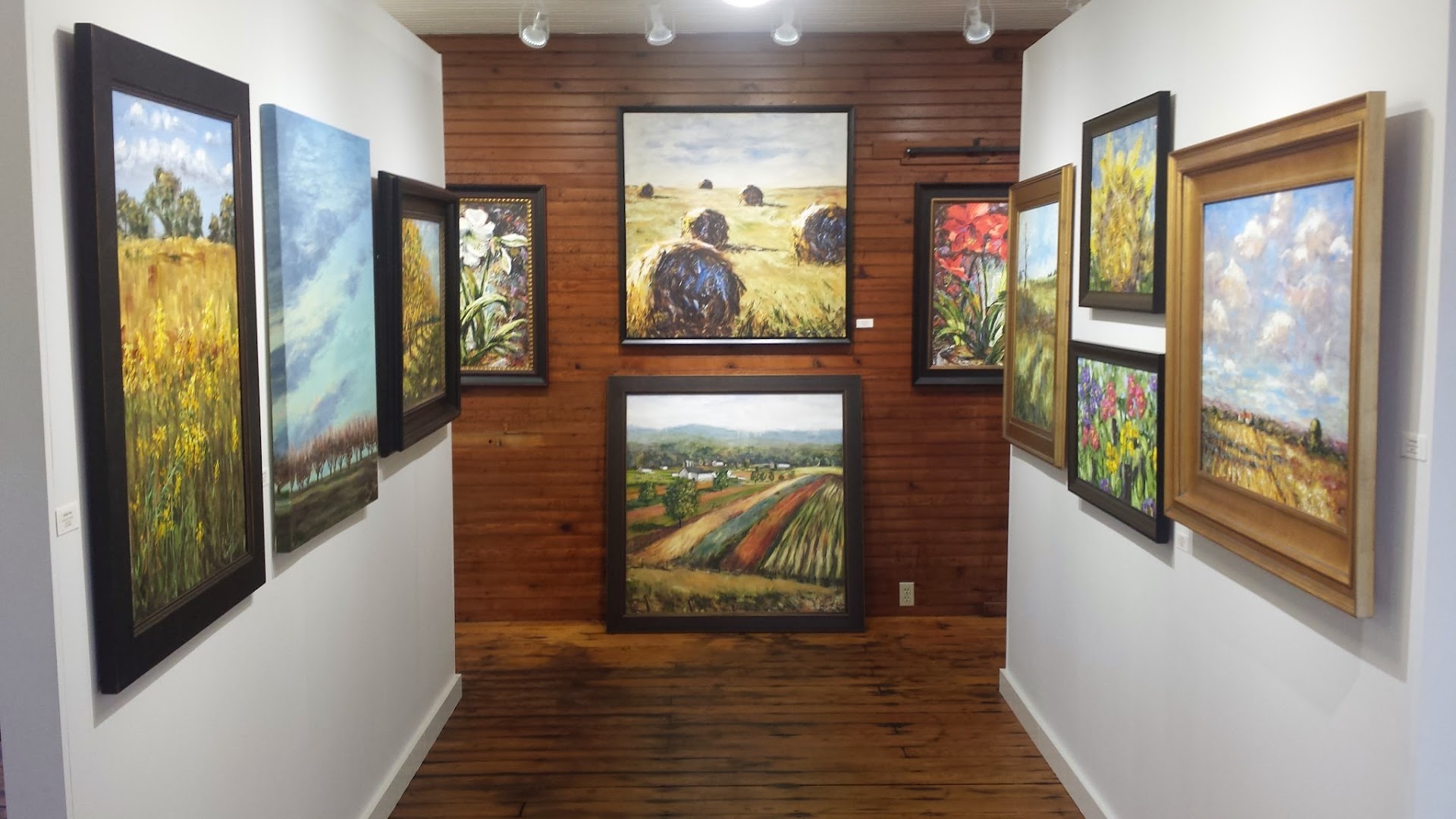 Art Galleries in Leola: Julia Swartz Art Gallery