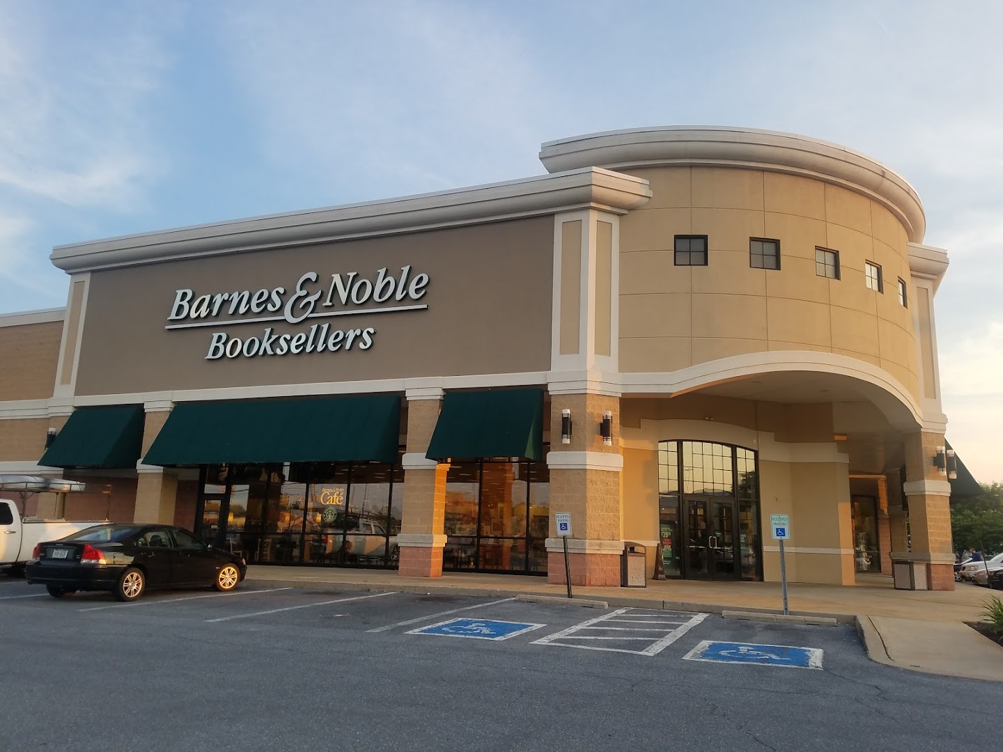 Book Stores in Lancaster: Barnes & Noble