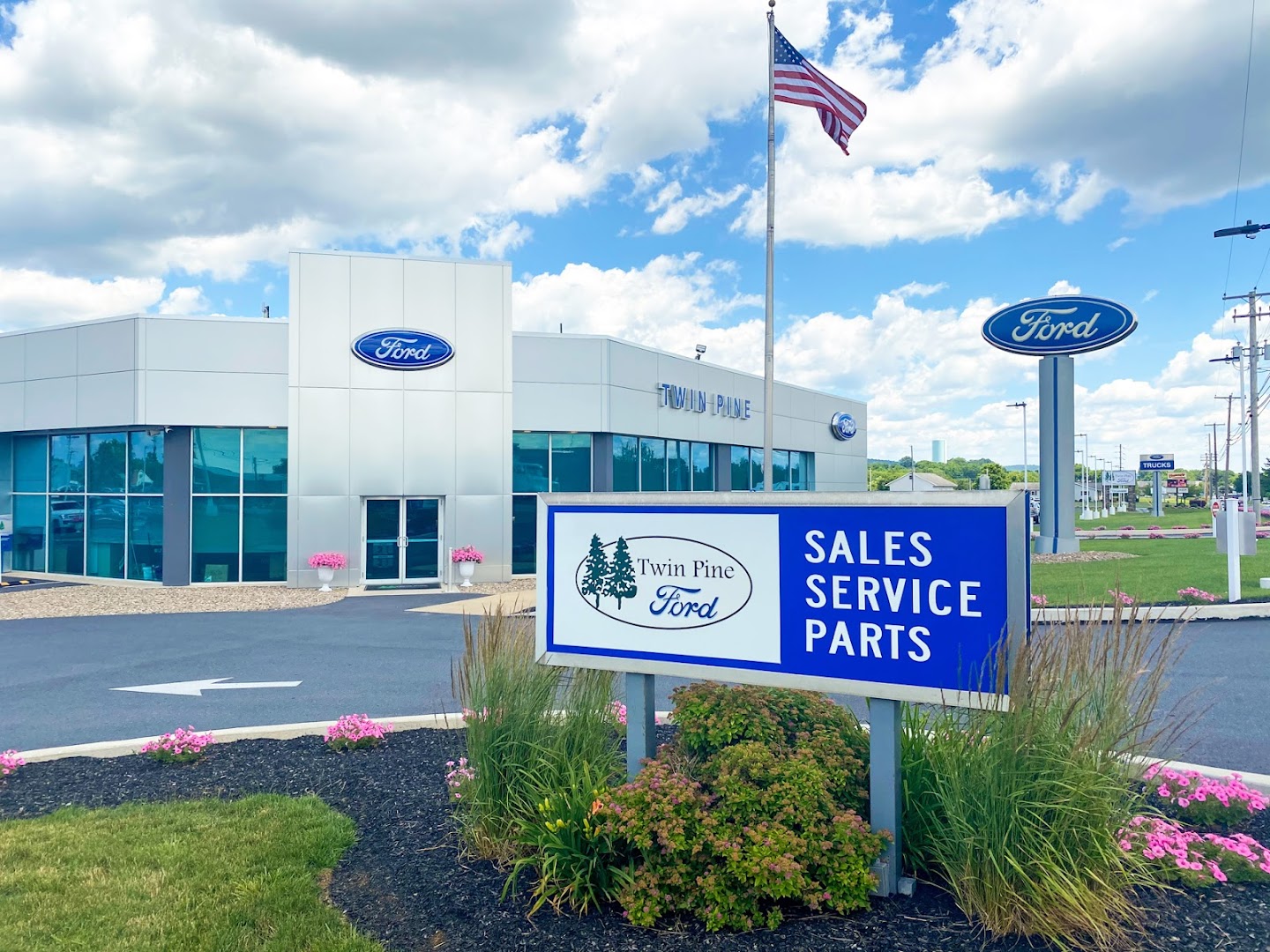 Car Dealers in Ephrata: Twin Pine Ford