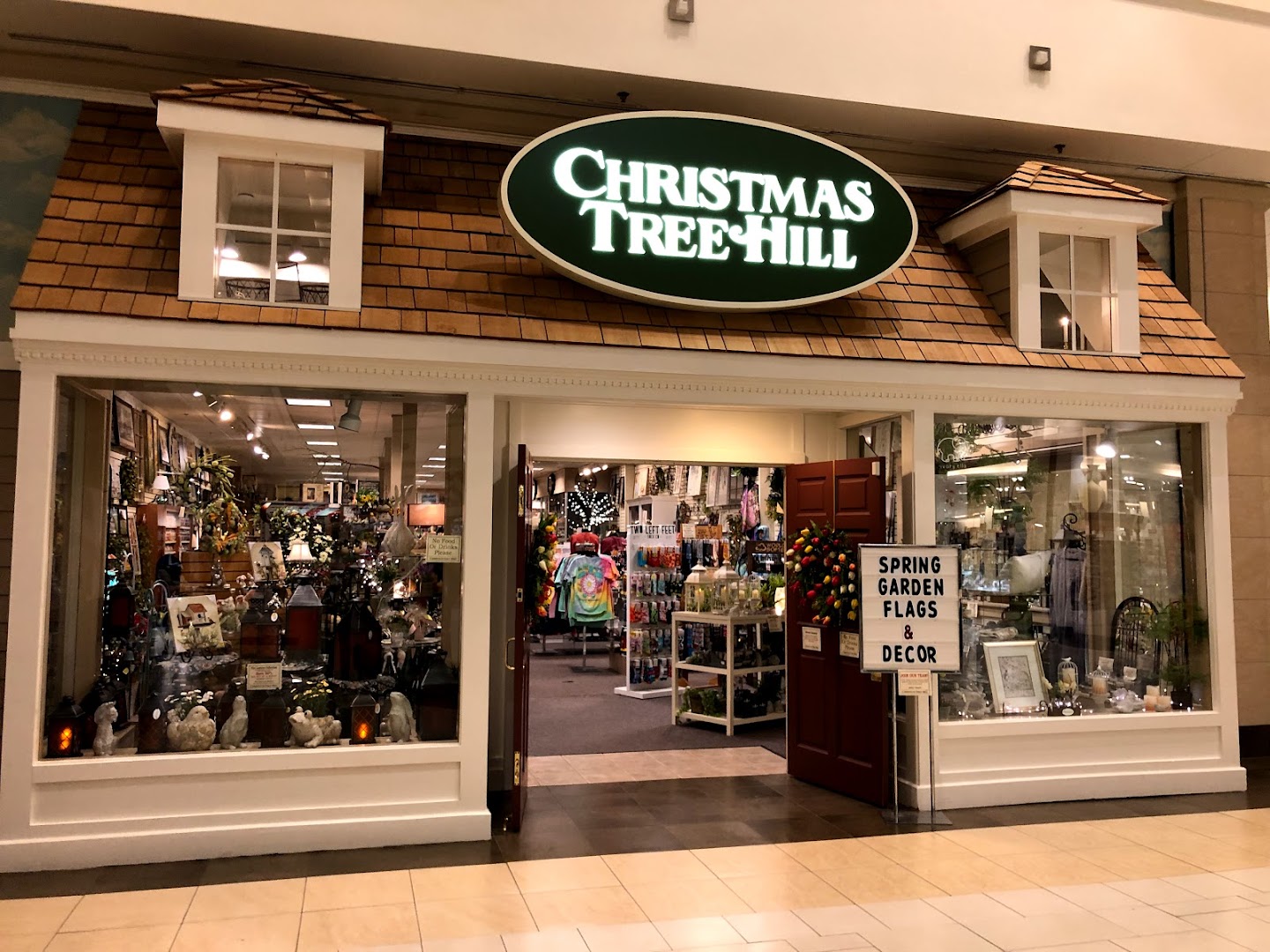 Christmas Tree Hill: Lancaster Gift Shops