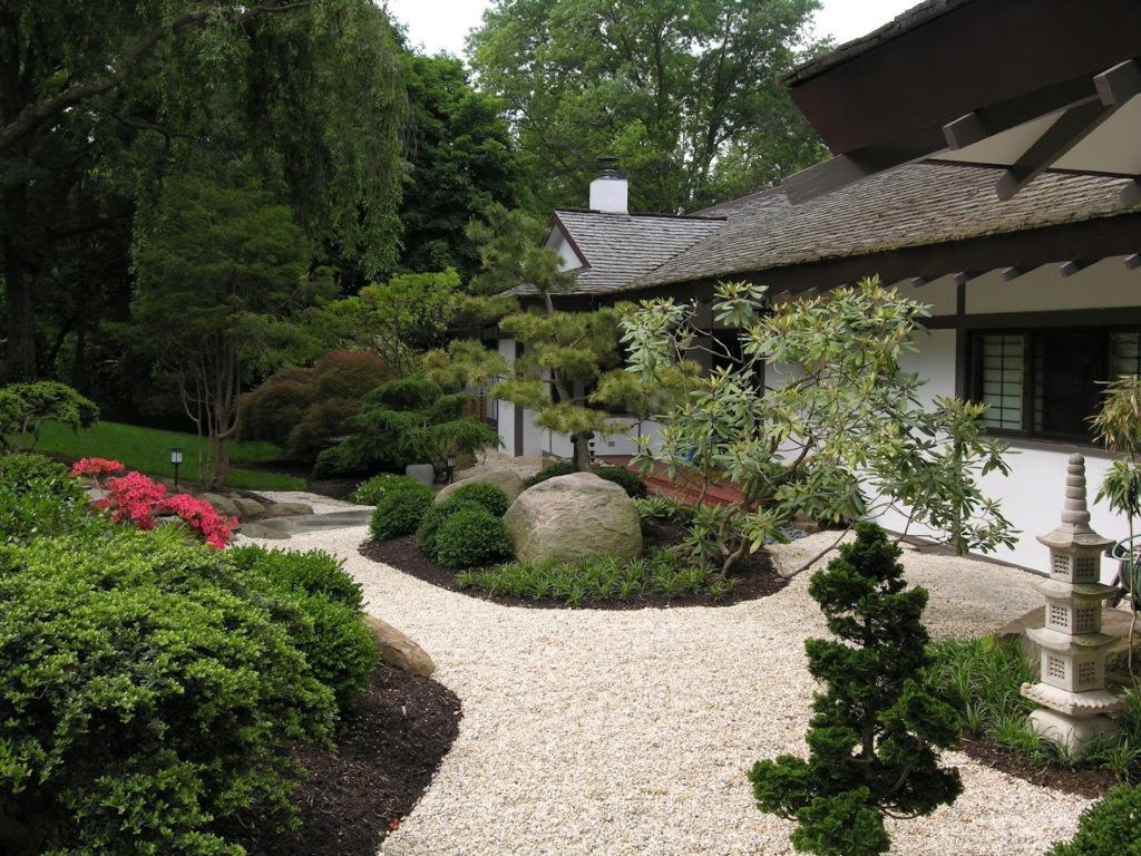 Landscapers in Manheim: Hanselman Landscape