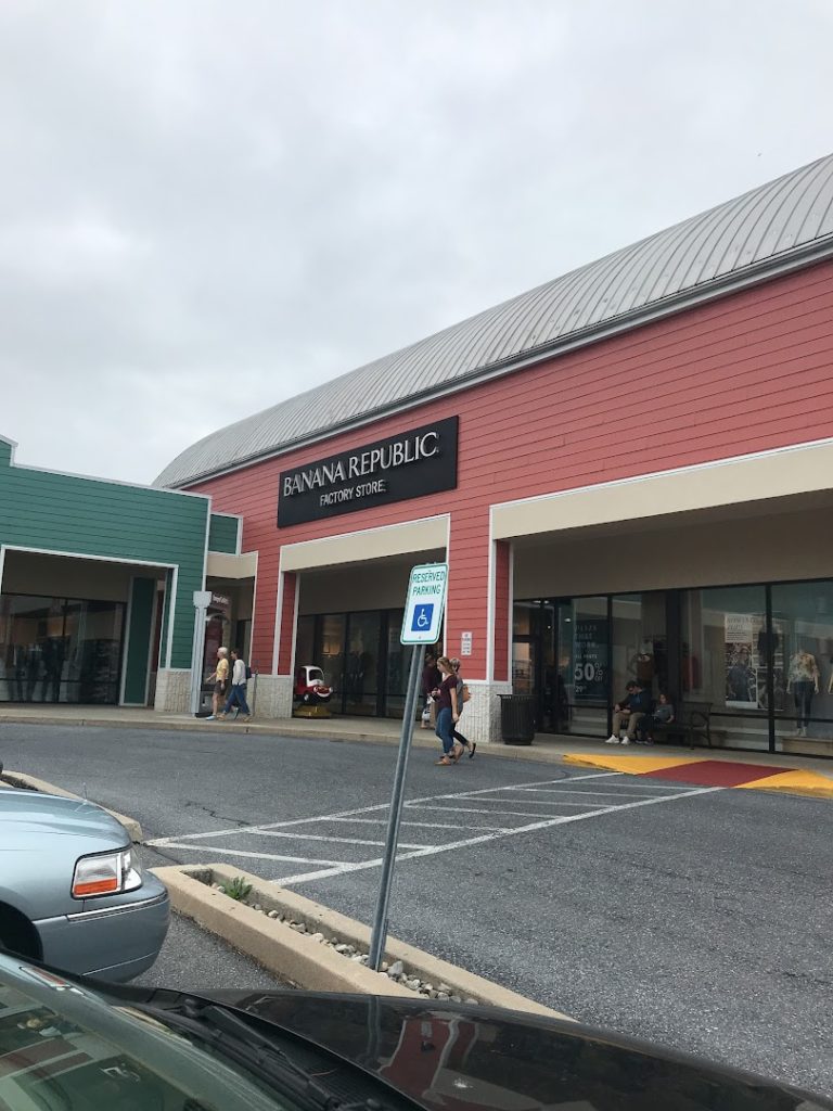 Men's Clothing Stores in Lancaster: Banana Republic Factory Store