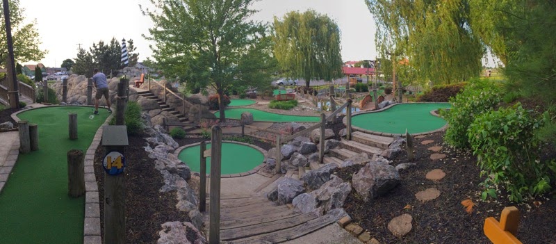 Mini Golf in Bird in Hand: Waters Edge Mini Golf