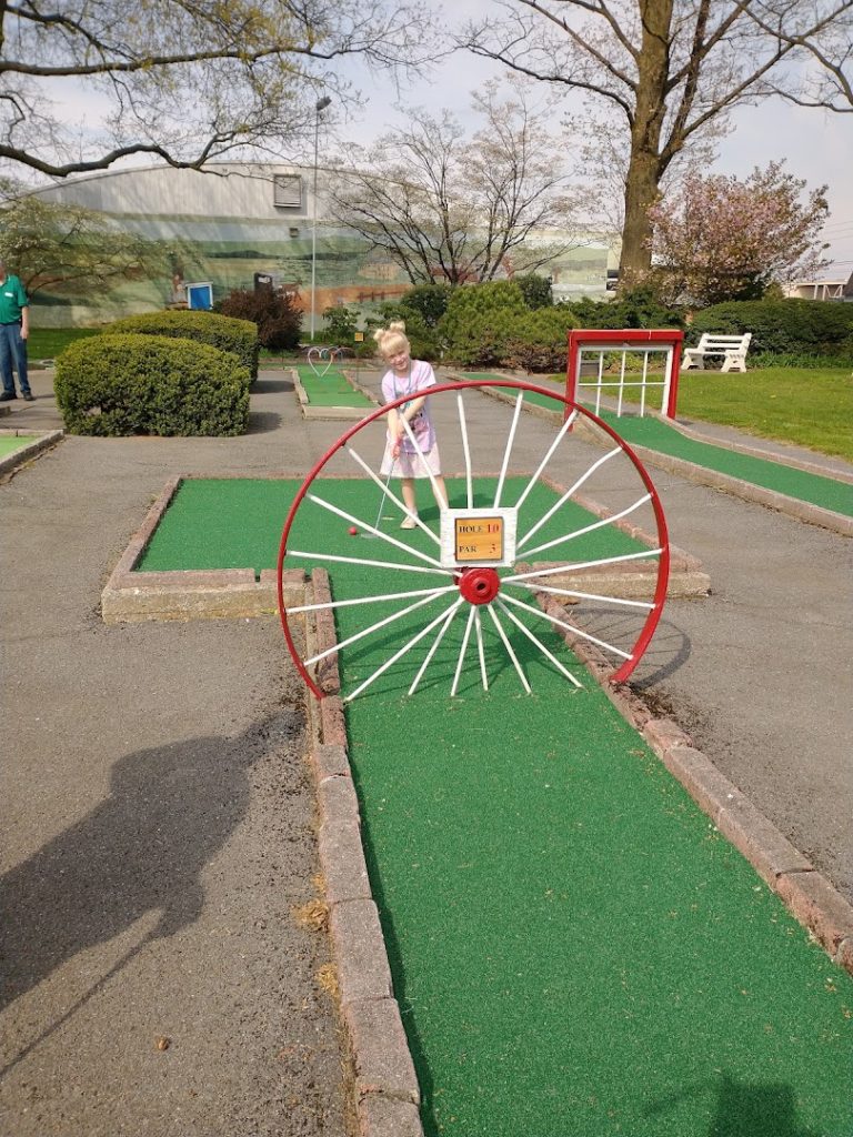 Mini Golf in Ephrata: Dutch Gardens Miniature Golf Course