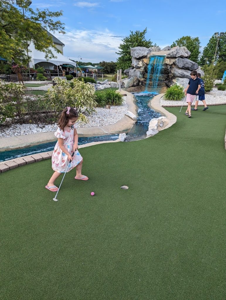 Mini Golf in Lancaster: Pelvo's Putt Putt (Overlook Falls Mini-Golf)