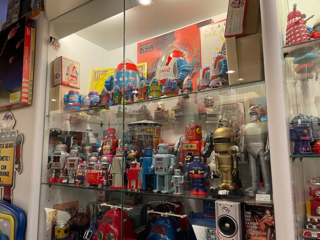 Museums in Reinholds: Toy Robot Museum
