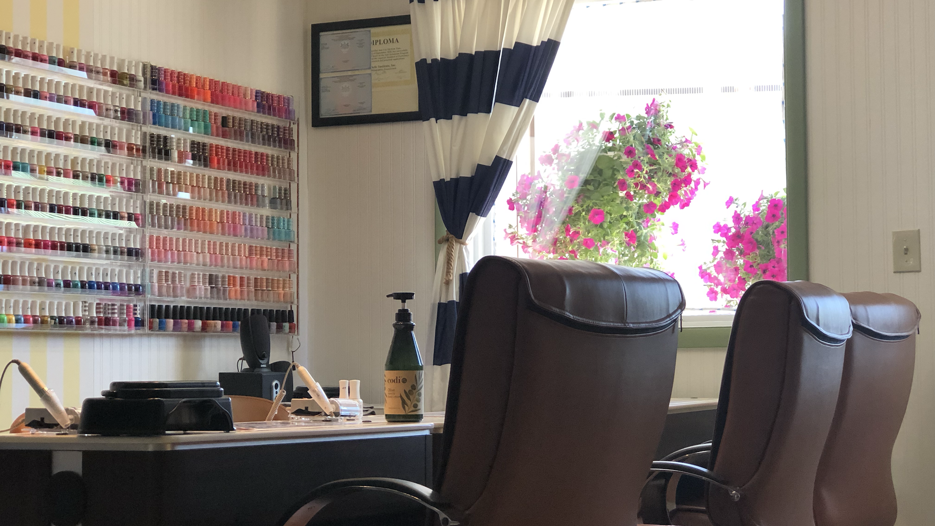 Salons in Ephrata: Nails Studio Salon