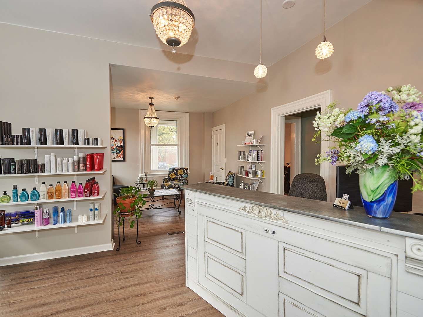 Salons in Lancaster: Alure