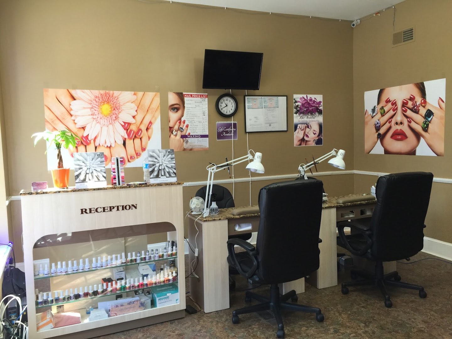 Salons in Lancaster: Diamonds Nail Salon