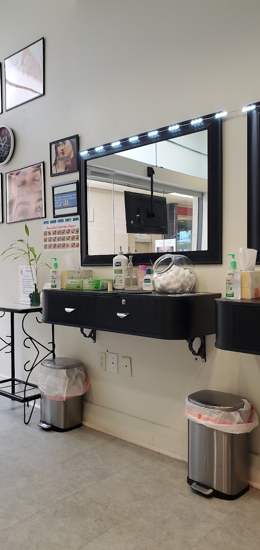 Salons in Lancaster: Farrah's Threading & Beauty Studio