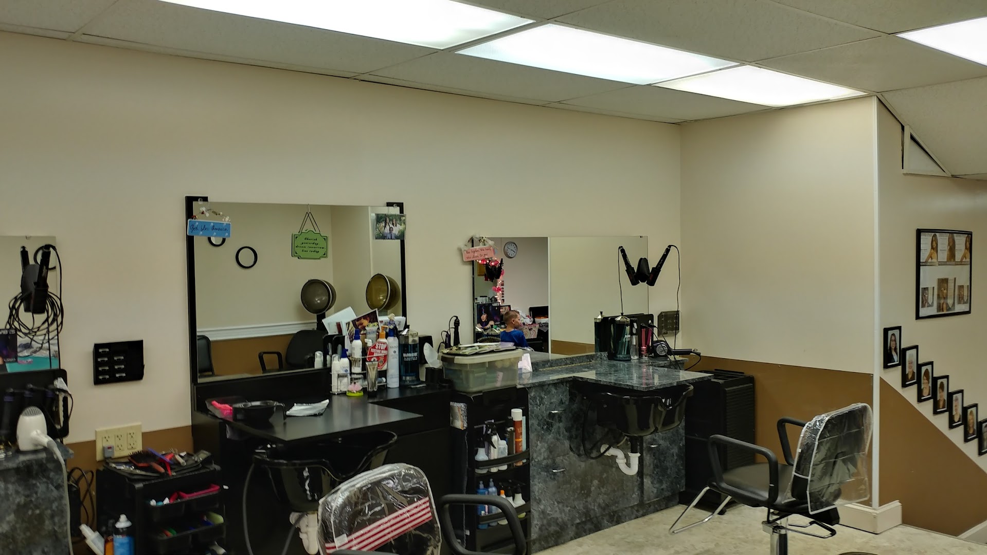 Salons in Mount Joy: Hair Dreams Salon