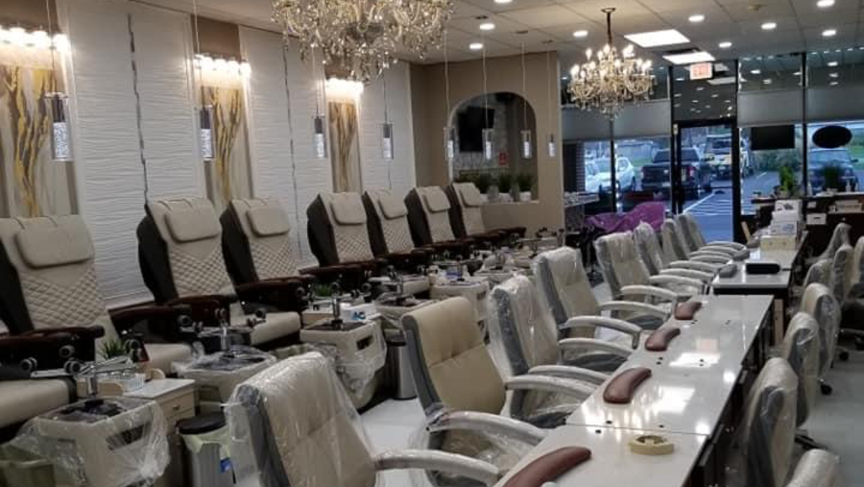 Salons in New Holland: Golden Nails