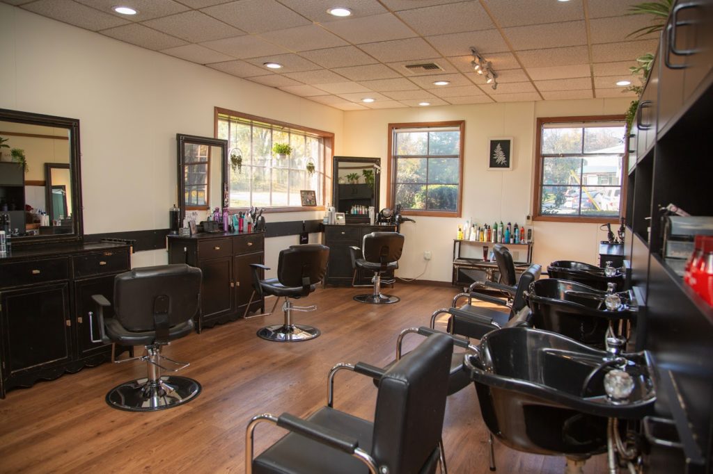 Salons in Willow Street: Hair Lounge 717