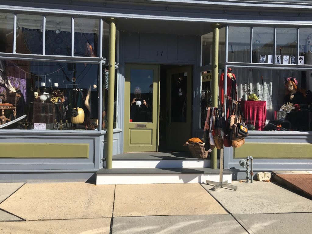 Vintage Clothing Stores in Columbia: Strange Daze