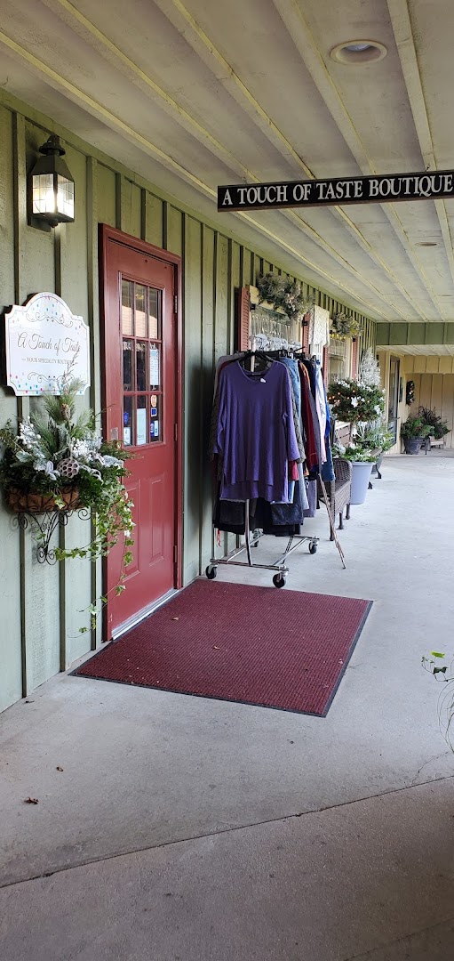 Women's Clothing Stores in Lititz: Touch of Taste Boutique