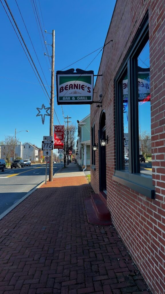 Beanie's Bar & Grill: Mount Joy Restaurants