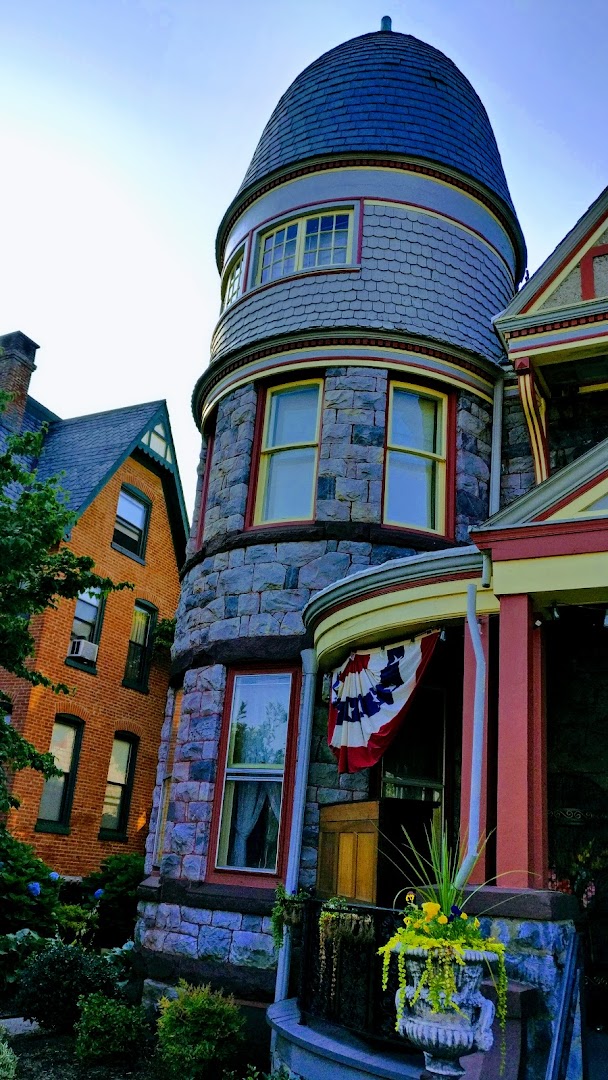 Hermansader's Victorian Mansion & Art Gallery: Columbia Bed & Breakfasts