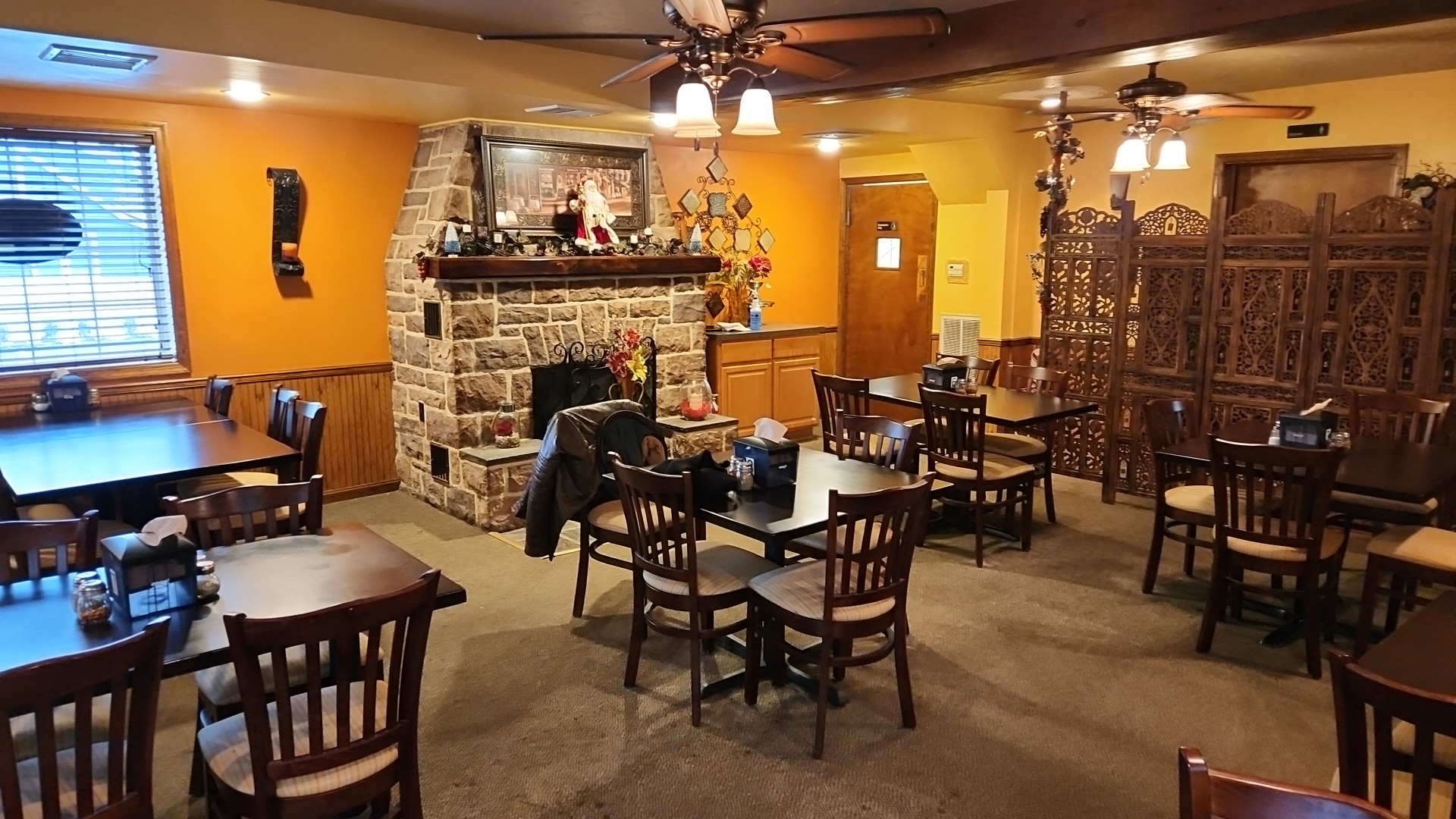 Tony’s Pizza & Italian Family Restaurant: Bowmansville Restaurants