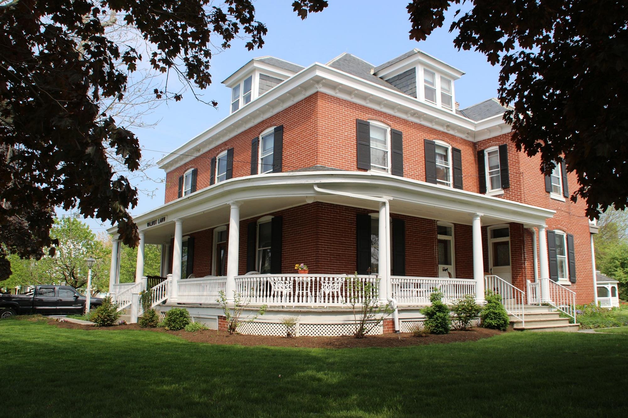 Walnut Lawn Bed & Breakfast: Lancaster Bed & Breakfasts